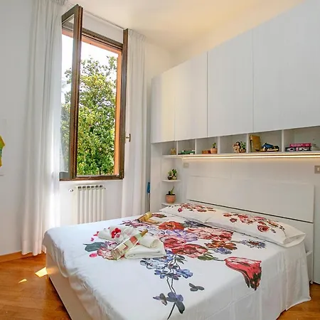 Apartment Almenno San Bartolomeo Sleeps 4 *