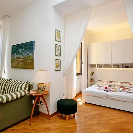 Apartment Almenno San Bartolomeo Sleeps 4 *