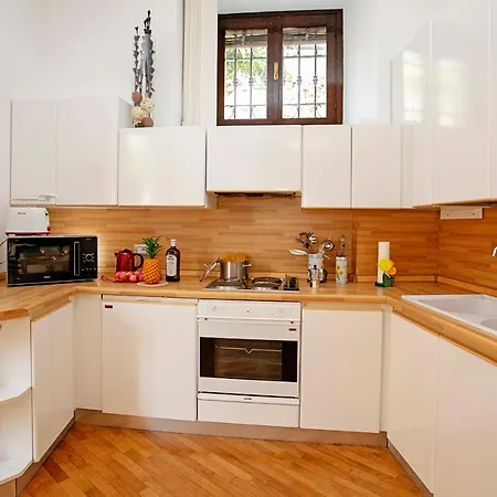 Apartment Almenno San Bartolomeo Sleeps 4 *