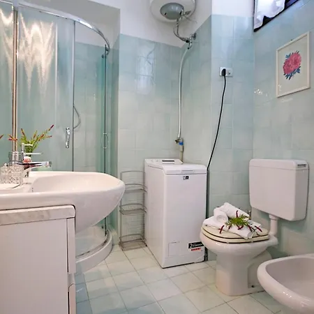 Apartment Almenno San Bartolomeo Sleeps 4 Salo